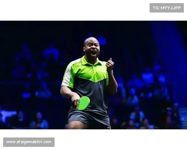 阿鲁纳赛后与王楚钦交流发球技巧 看台观众举中文标语表达感谢